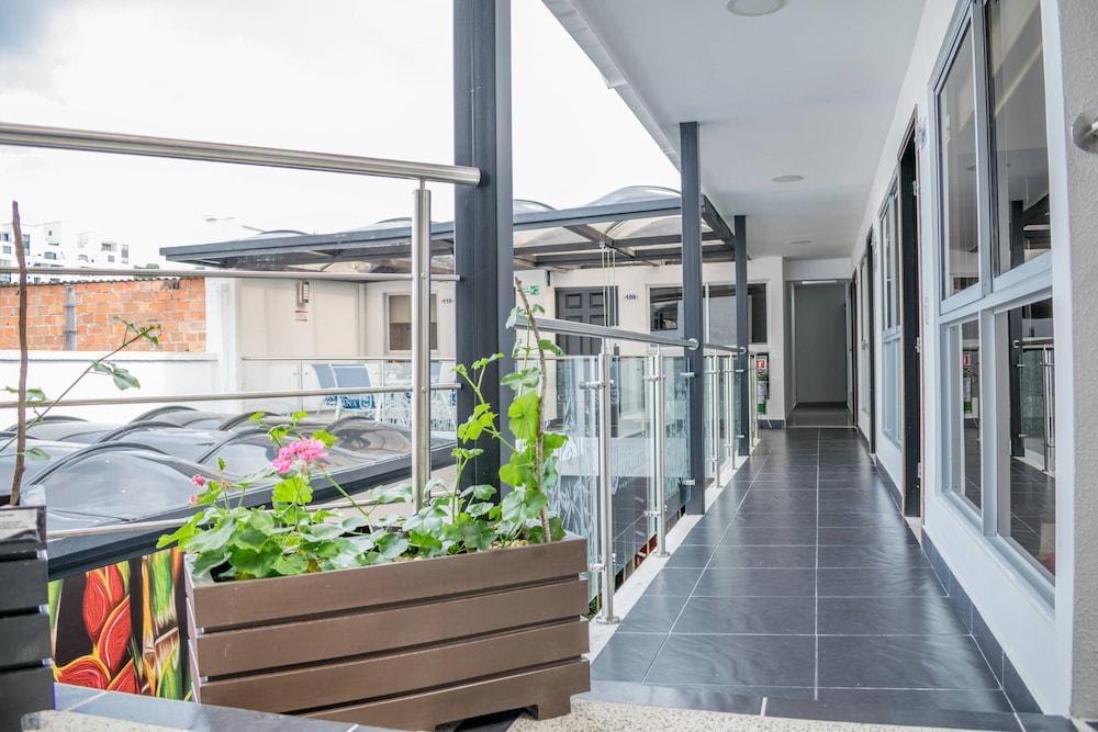 Hotel Montes De La Castellana Armenia  Exterior photo