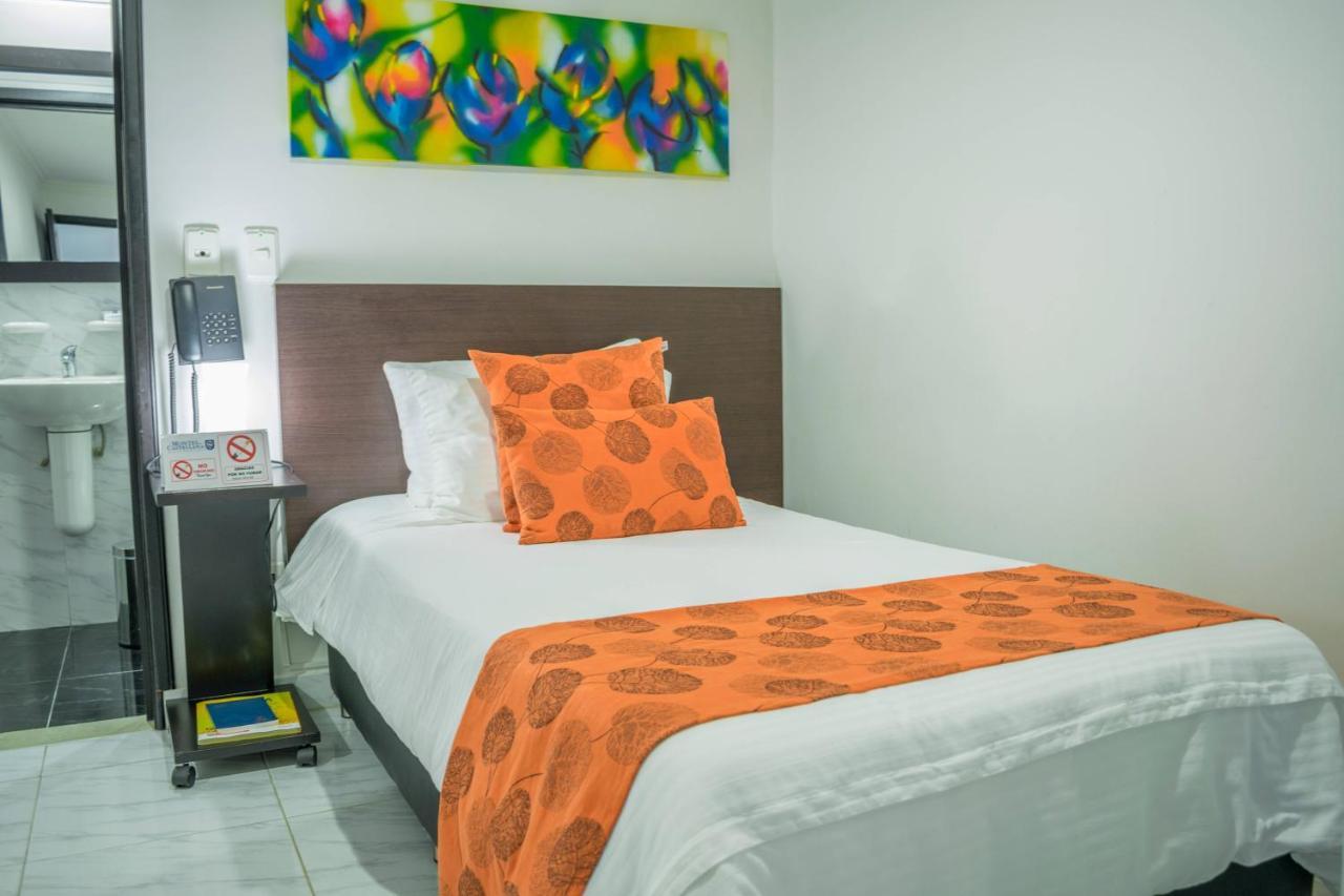 Hotel Montes De La Castellana Armenia  Exterior photo